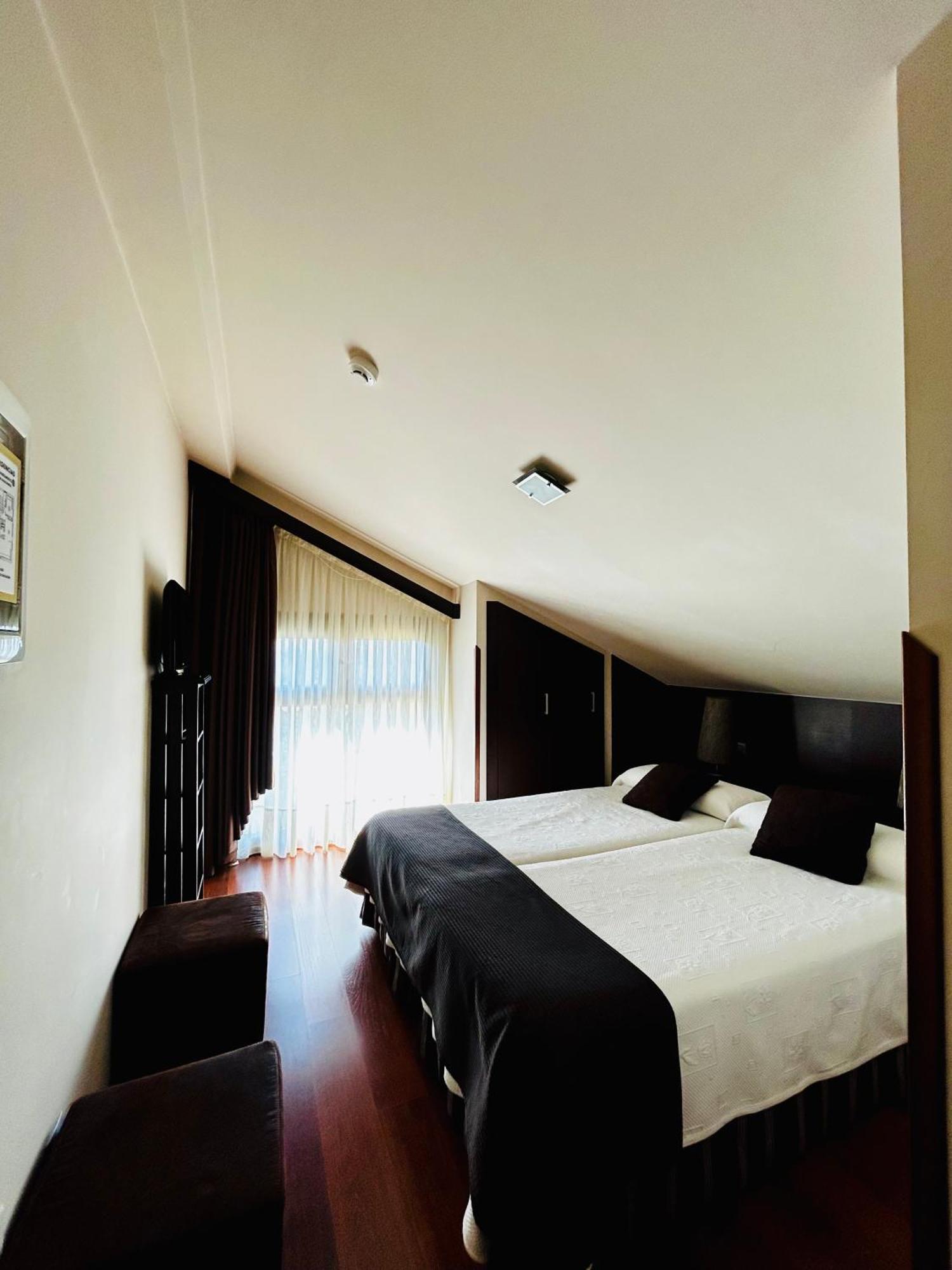 Apartamentos Rurales L'Arquera Льянес Екстер'єр фото