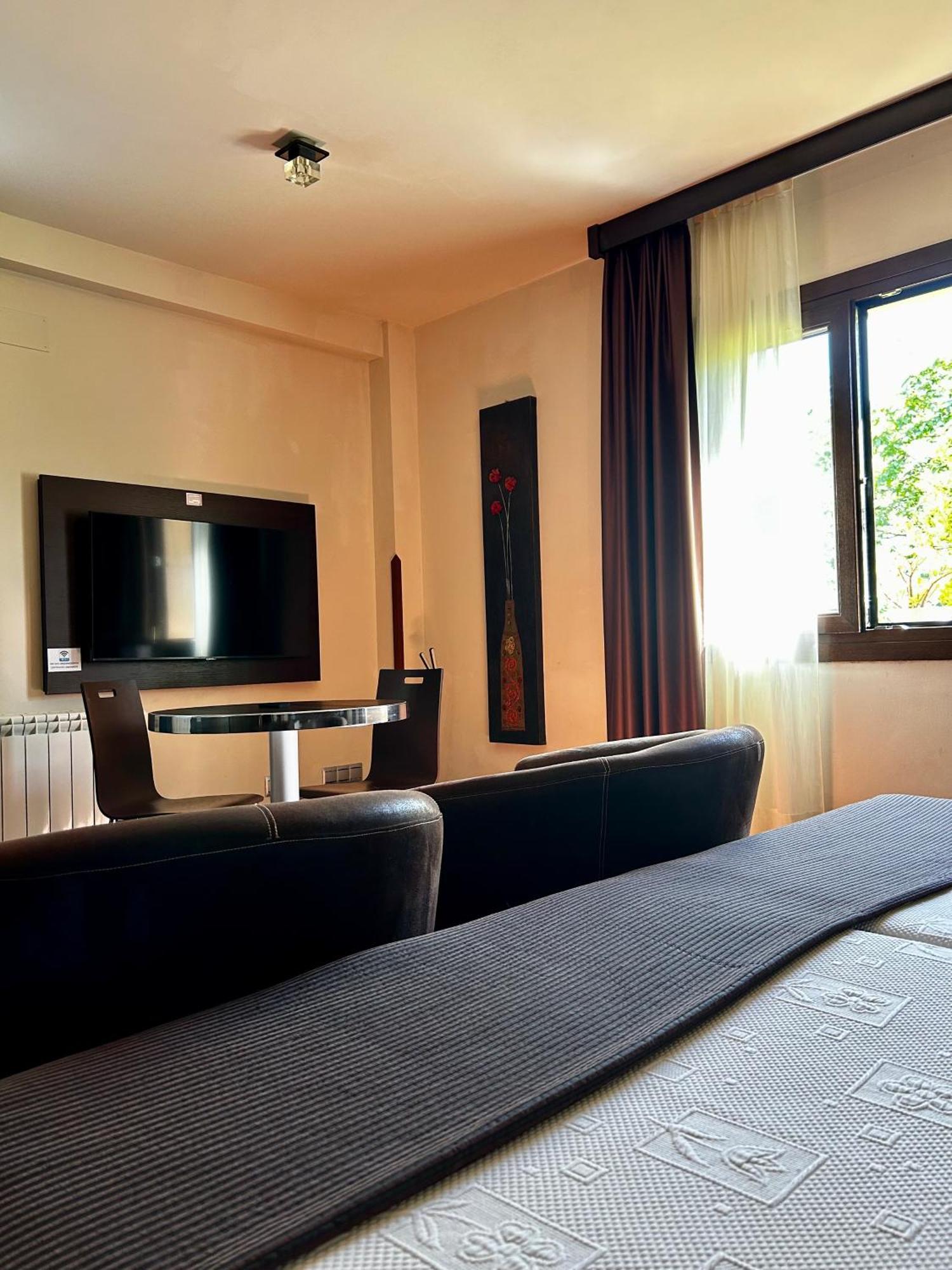 Apartamentos Rurales L'Arquera Льянес Екстер'єр фото