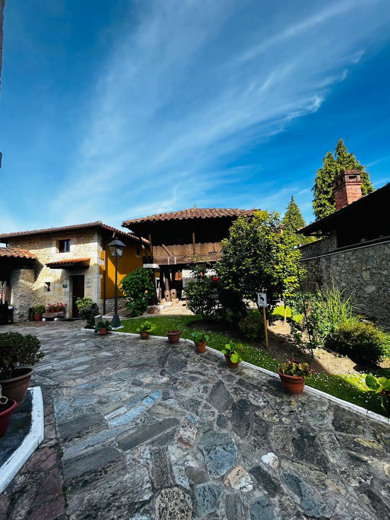 Apartamentos Rurales L'Arquera Льянес Екстер'єр фото